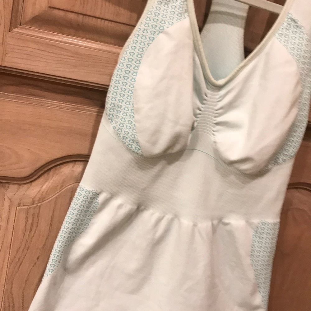 Lululemon - Picture 4 of 6